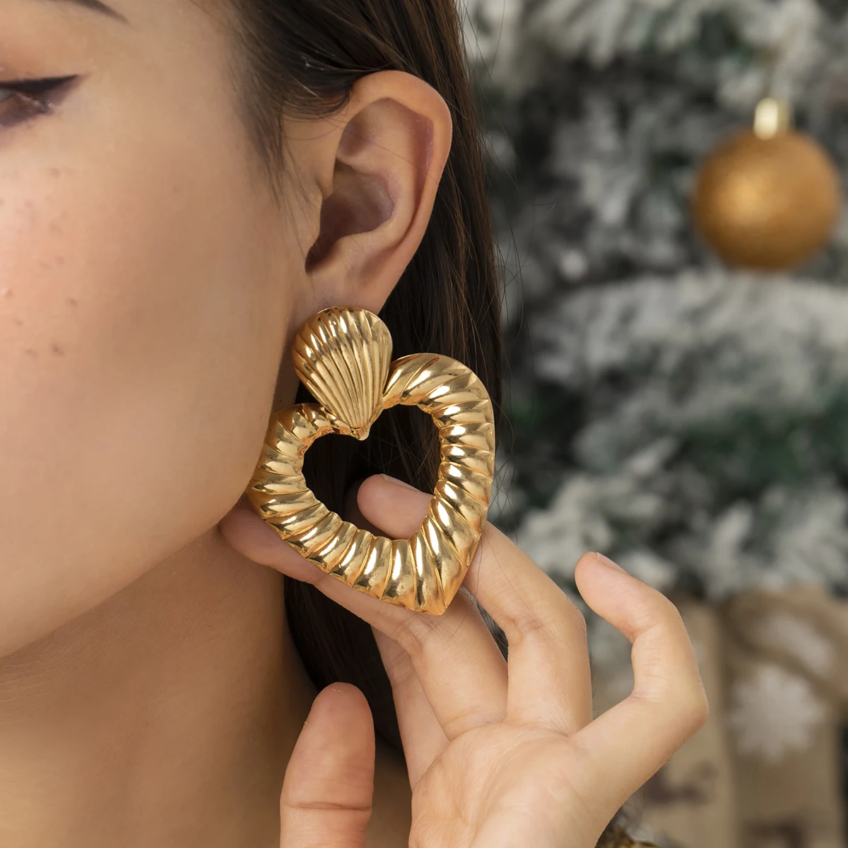 

IngeSight.Z Punk Exaggerated Hollow Out Big Love Heart Earrings For Women Vintage Metal Gold Color Geometric Hoop Earrings Gift