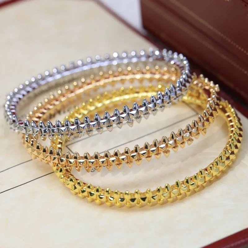 Женский браслет из серебра 925 пробы, с заклепками
Женский браслет из серебра 925 пробы, с заклепками