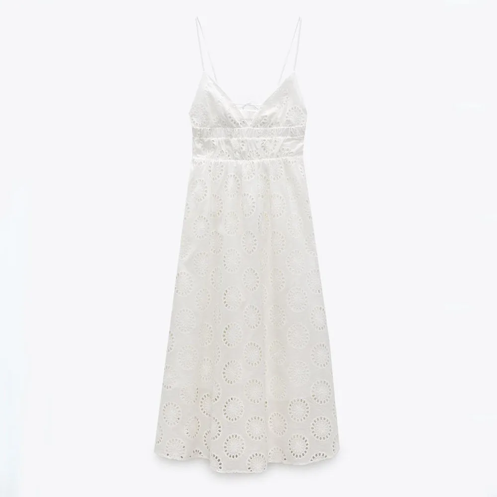 PB & ZA2022 Spring/Summer New women's clothing fashion temperament sexy backless V-neck white hollow embroidered long dress
PB & ZA2022 Spring/Summer New women's clothing fashion temperament sexy backless V-neck white hollow embroidered long dress
