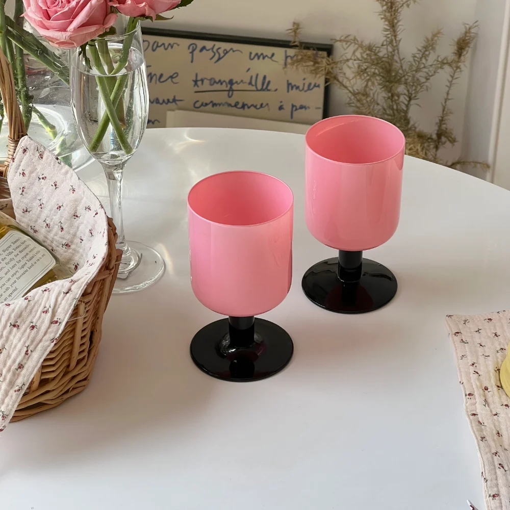 French Champagne Goblet Medieval Retro Pink Wine Glass Home Decorative Glass Sparkling Wine Glass Juice Glass Cup for Cold Drink
French Champagne Goblet Medieval Retro Pink Wine Glass Home Decorative Glass Sparkling Wine Glass Juice Glass Cup for Cold Drink
