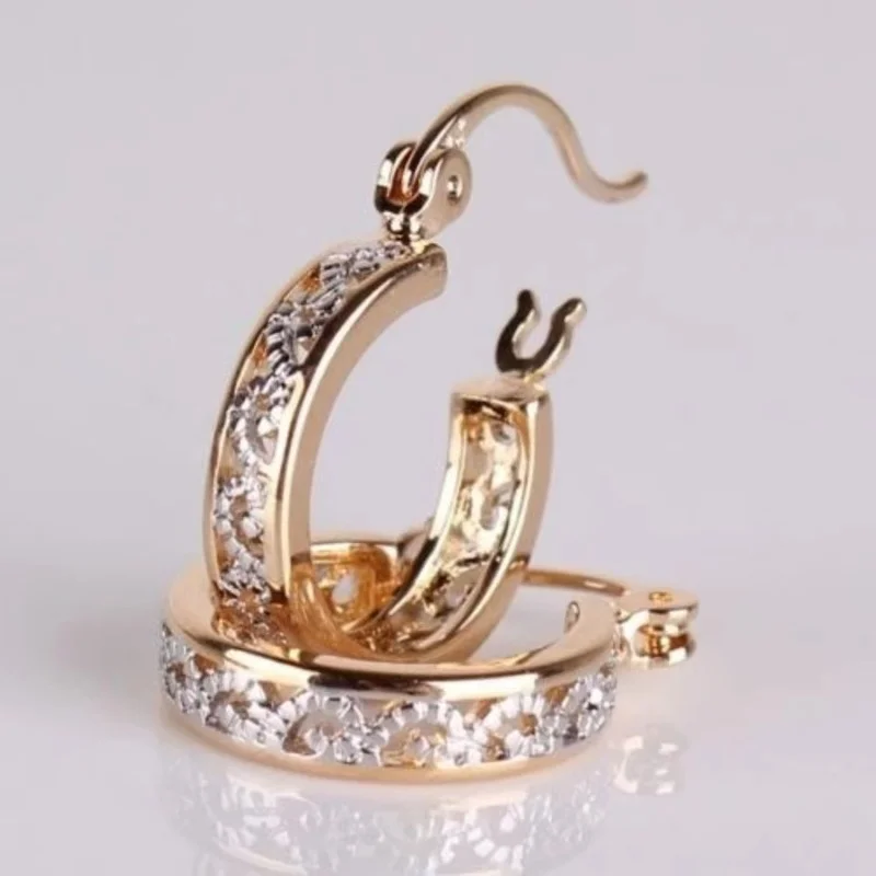 Creative Zircon Hollow Lace Buckle Earrings for Women Personality Punk Rose Gold Jewelry Women Birthday Party Gift Jewelry
Creative Zircon Hollow Lace Buckle Earrings for Women Personality Punk Rose Gold Jewelry Women Birthday Party Gift Jewelry