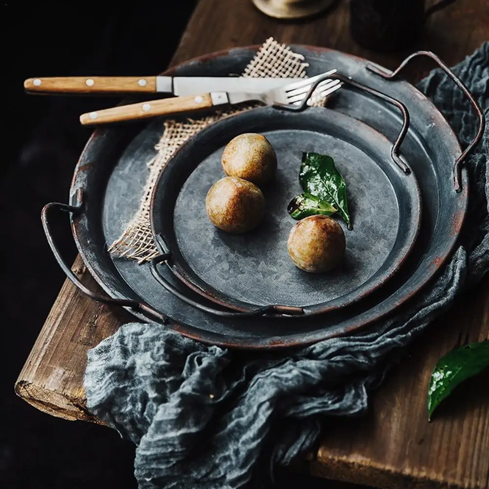 1Pcs Retro Metal Plate With Handle Handcrafted Round Fruit Fruits Tray Vintage Storage Bread Dish Dessert Hot Plate Dinner Y8Q8
1Pcs Retro Metal Plate With Handle Handcrafted Round Fruit Fruits Tray Vintage Storage Bread Dish Dessert Hot Plate Dinner Y8Q8
