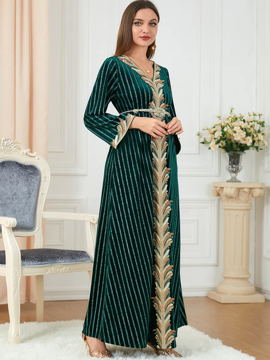 Winter Velvet Muslim Dress Women Abaya Embroidery Lace-up Morocco Party Dress Thicken Abayas Kaftan Islam Turkey Arab Long Robe
Winter Velvet Muslim Dress Women Abaya Embroidery Lace-up Morocco Party Dress Thicken Abayas Kaftan Islam Turkey Arab Long Robe