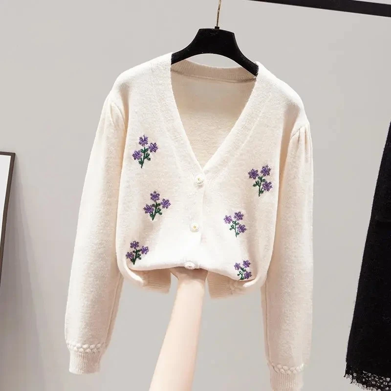 2022 Spring And Autumn Fashion New French V-neck Floral Knitted Sweater Women Western Casual Short Long Sleeve Cardigan Suéteres
2022 Spring And Autumn Fashion New French V-neck Floral Knitted Sweater Women Western Casual Short Long Sleeve Cardigan Suéteres