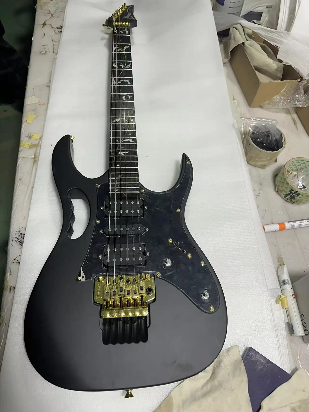 Classic brand 7V electric guitar high quality guitar, spot supply Hot Sale Free Shipping
Classic brand 7V electric guitar high quality guitar, spot supply Hot Sale Free Shipping