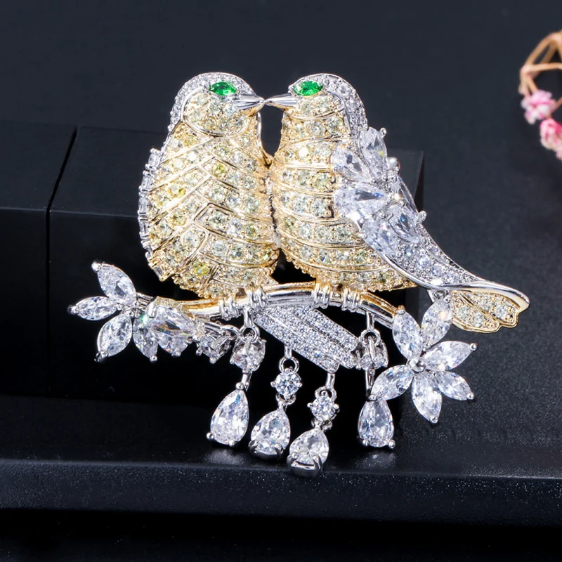 ThreeGraces Exquisite Cubic Zirconia 2 Tone Gold Color Big Lucky Bird Shape Brooches for Women Brazilian Party Jewelry XZ024
ThreeGraces Exquisite Cubic Zirconia 2 Tone Gold Color Big Lucky Bird Shape Brooches for Women Brazilian Party Jewelry XZ024
