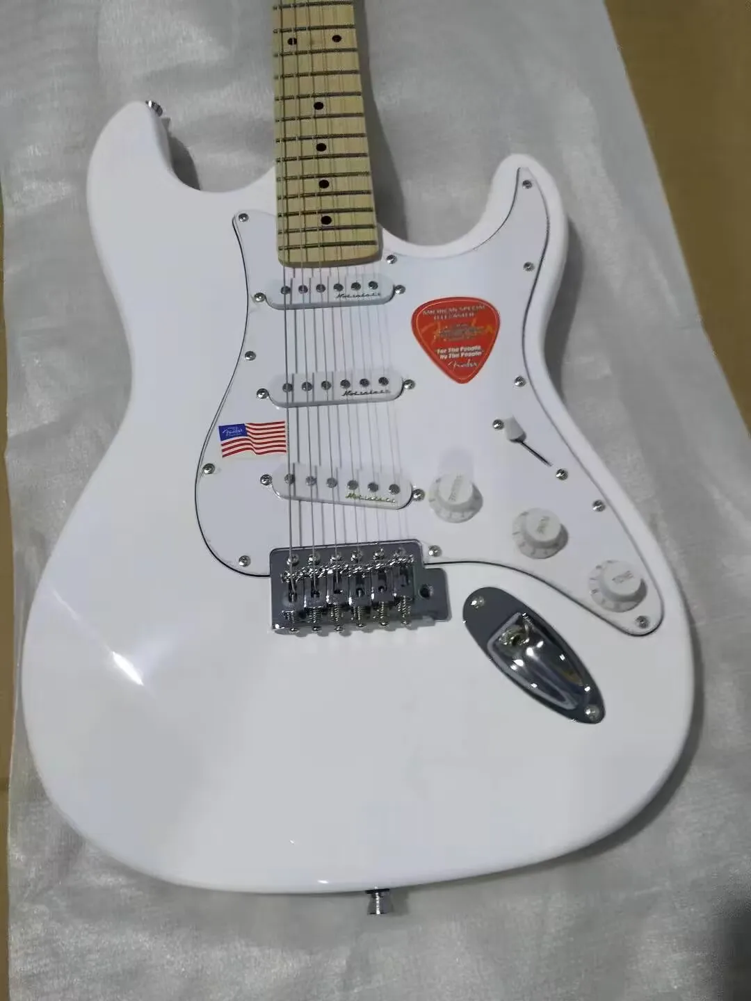 F ST groove refers to the plate Stratocast-er Signature scalloped fingerboard big headstock White Electric Guitar
F ST groove refers to the plate Stratocast-er Signature scalloped fingerboard big headstock White Electric Guitar