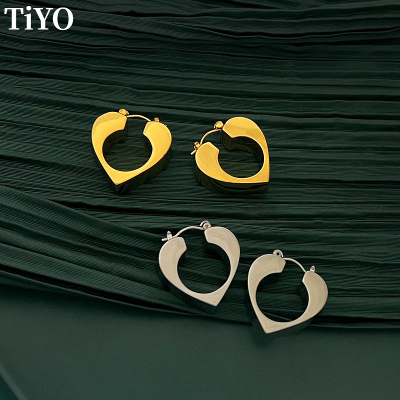 Modern Jewelry Hot Selling Pretty Design Heart Earrings High Quality Copper Hoop Earrings For Women Female Gifts
Modern Jewelry Hot Selling Pretty Design Heart Earrings High Quality Copper Hoop Earrings For Women Female Gifts