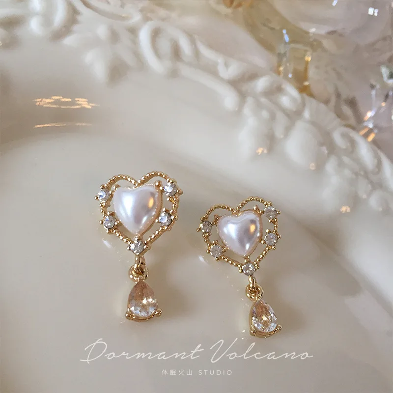 2022 New French Palace Style Elegant Retro Love Temperament Zircon Silver Needle Earring Earrings Female Jewelry Gift
2022 New French Palace Style Elegant Retro Love Temperament Zircon Silver Needle Earring Earrings Female Jewelry Gift