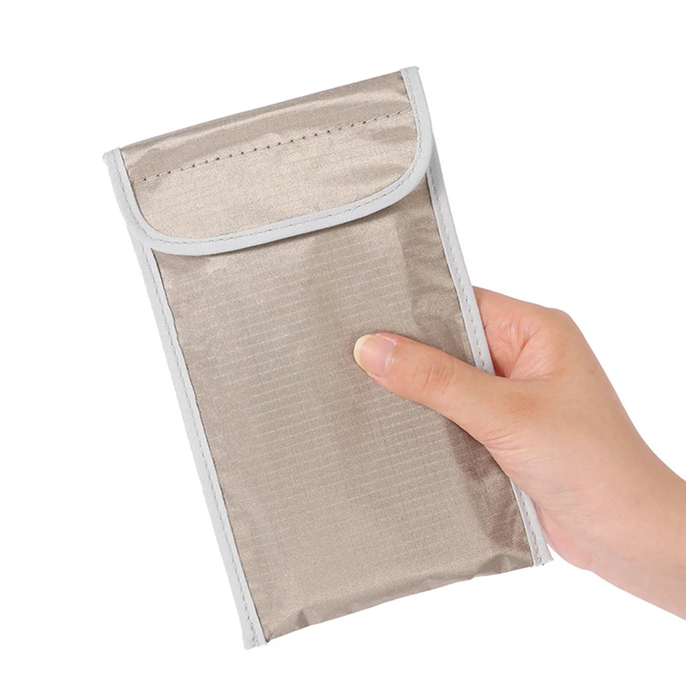 18.5*11cm Car Key Case Portable Mobile Phone RF Signal Blocker Anti-Radiation Shield Case Bag Pouch Car Accessories
18.5*11cm Car Key Case Portable Mobile Phone RF Signal Blocker Anti-Radiation Shield Case Bag Pouch Car Accessories