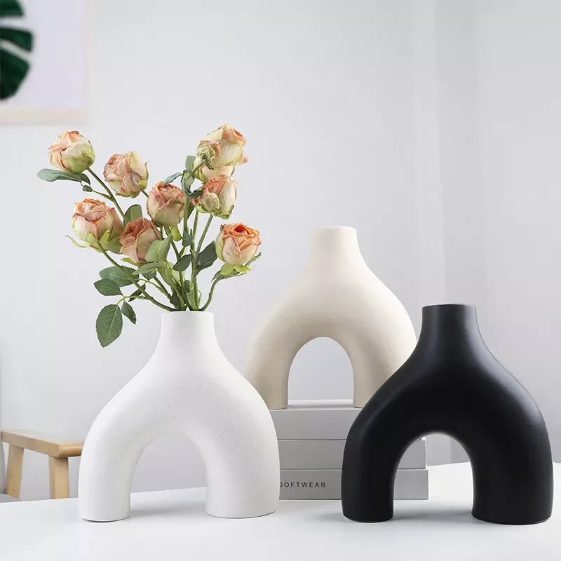 NEW2023 Special-shaped Glazed Rice White Ceramic Vase Modern Art Pampas Fresh Dry Pot Shelf Home Bedroom Desk Decoration
NEW2023 Special-shaped Glazed Rice White Ceramic Vase Modern Art Pampas Fresh Dry Pot Shelf Home Bedroom Desk Decoration