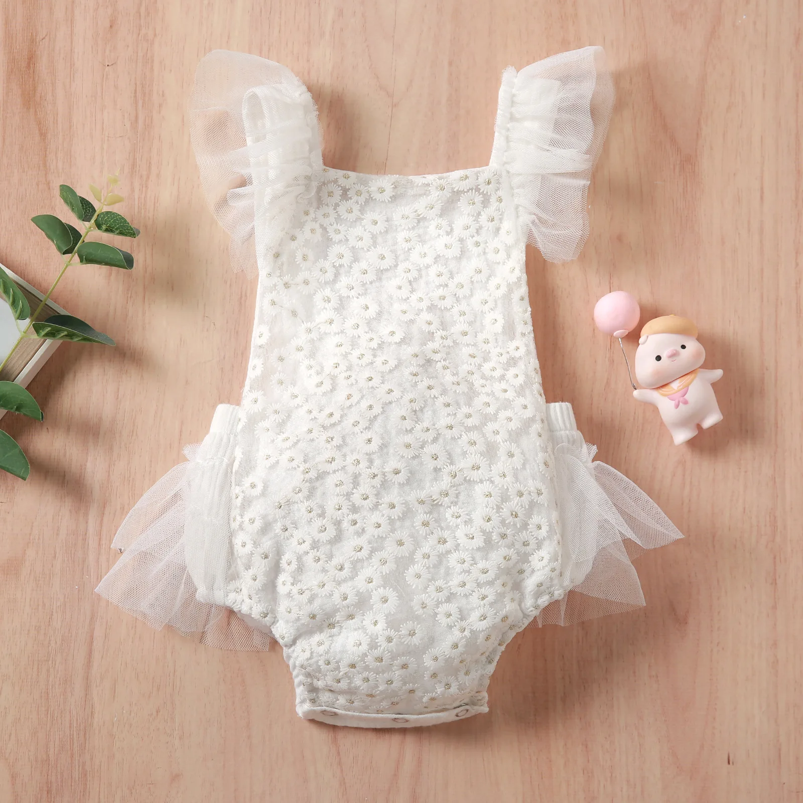 Ins Style Sweet Baby Small Daisy Embroidered Rompers White Body Suit Kids Summer Creeper Sleeveless Lace Body Suit Children
Ins Style Sweet Baby Small Daisy Embroidered Rompers White Body Suit Kids Summer Creeper Sleeveless Lace Body Suit Children