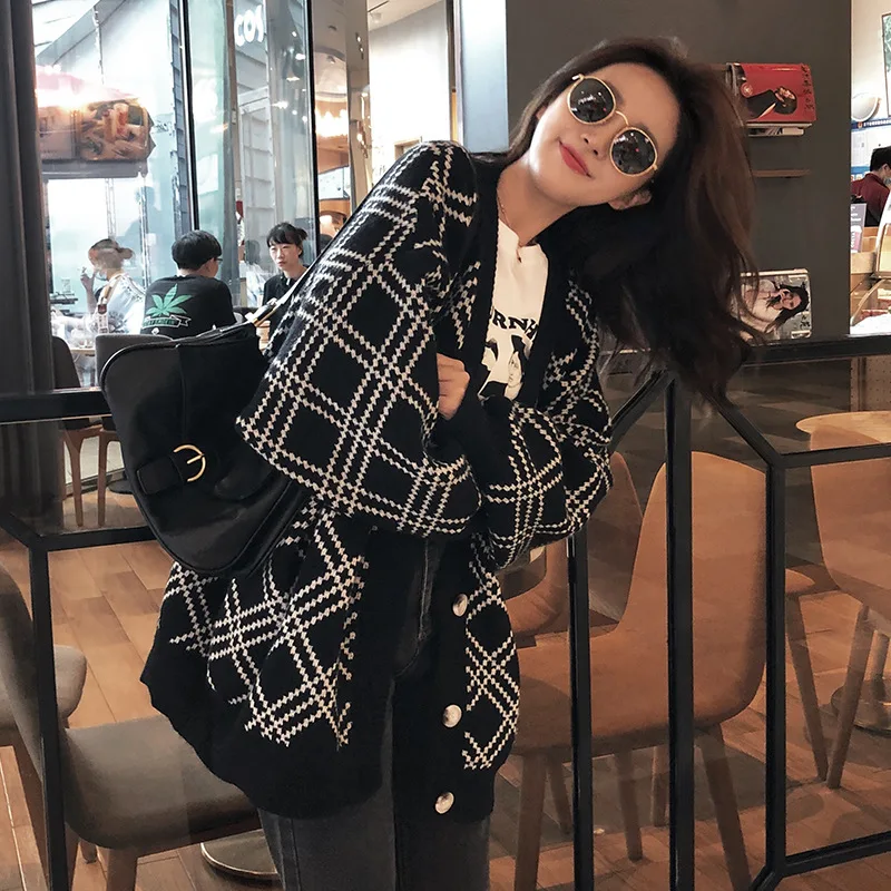 Women Vintage Cardigan Sweater Elegant Striped Sweater Coat 2022 Spring Autumn New Female Loose Fashion Casual Cardigan Coat
Women Vintage Cardigan Sweater Elegant Striped Sweater Coat 2022 Spring Autumn New Female Loose Fashion Casual Cardigan Coat