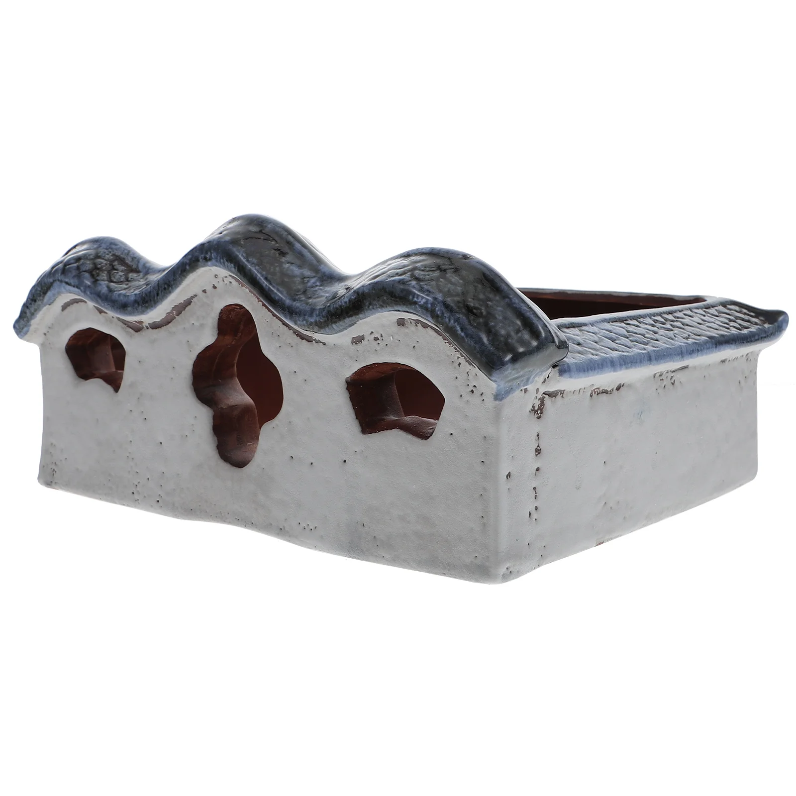 Горшок для растений в виде дома в стиле ретро
Горшок для растений в виде дома в стиле ретро