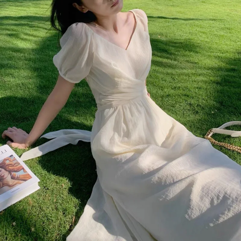 2023 new dress niche design collar vintage summer G-class sense temperament gentle wind first love skirt
2023 new dress niche design collar vintage summer G-class sense temperament gentle wind first love skirt