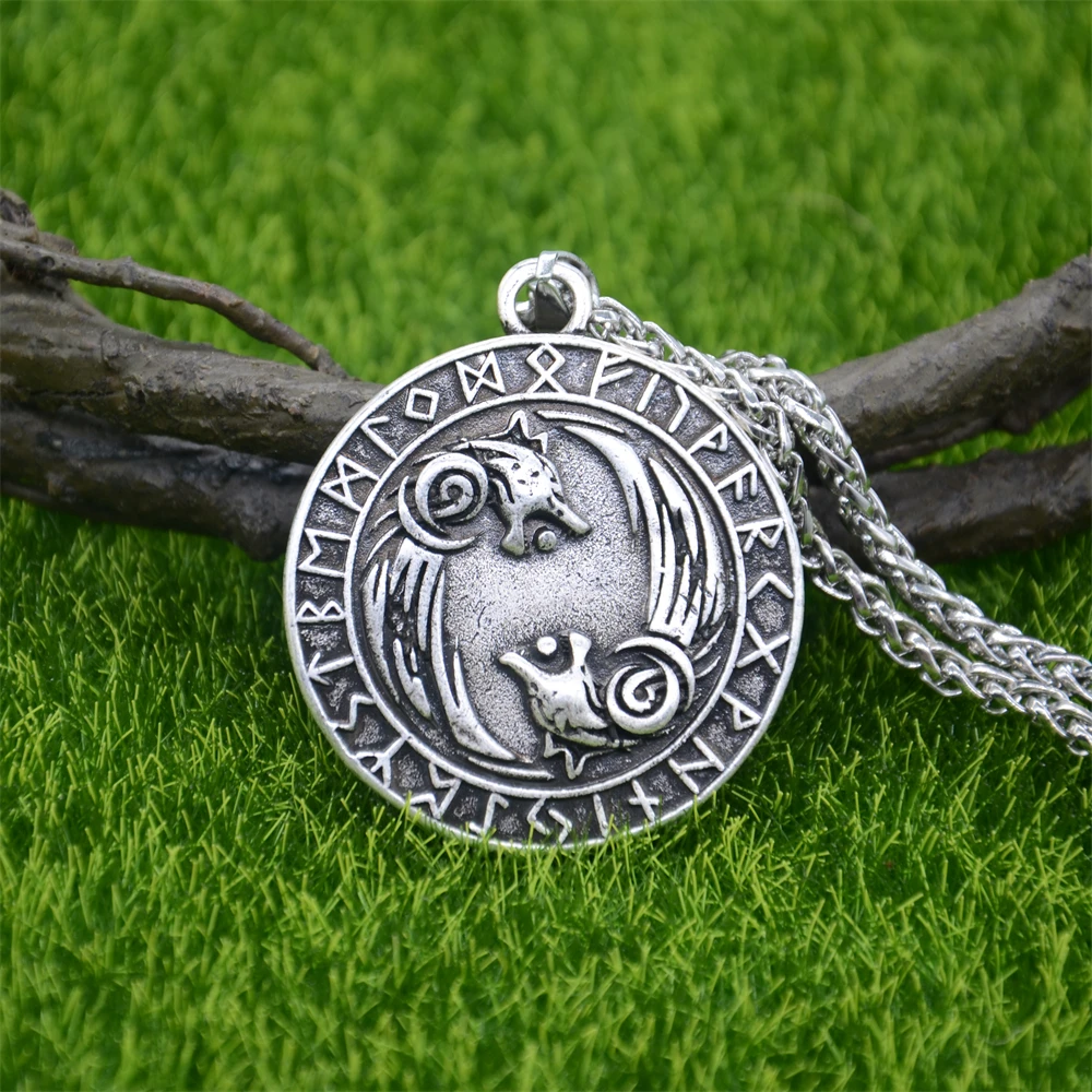 

Nostalgia Viking Wolf Pendant Norse Runes Jewelry Vegvisir Amulet Double Wolves Necklace Men Pagan Talisman Dropshipping
