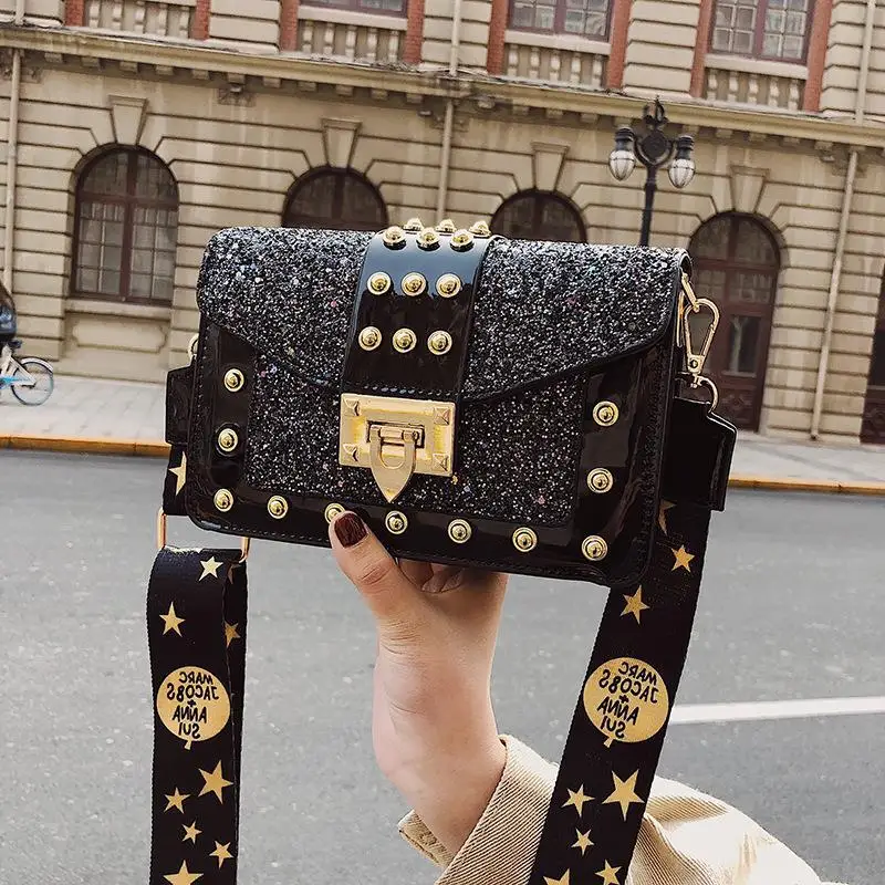 Fashion Crossbody Shoulder Bags For Women Korean Trendy Chain Small Square Bag Wide Shoulder Strap Rivet Shoulder Messenger Bag
Fashion Crossbody Shoulder Bags For Women Korean Trendy Chain Small Square Bag Wide Shoulder Strap Rivet Shoulder Messenger Bag