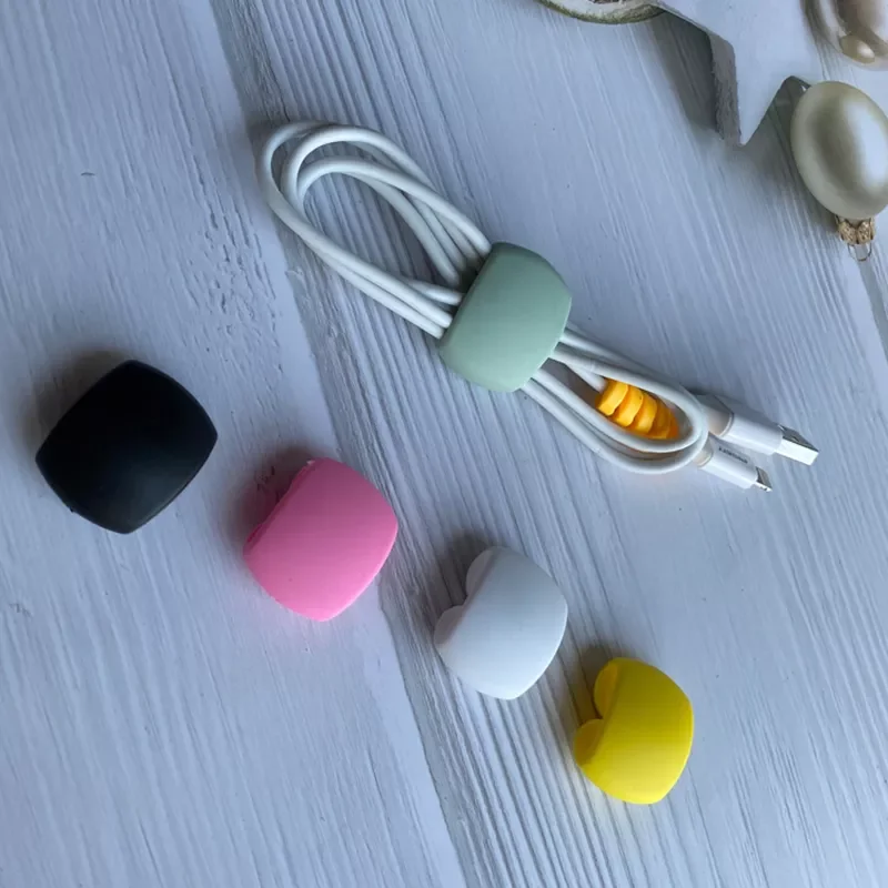 Cable Winder Fashion Simple Round Clip USB Charger Holder Desk Tidy Organiser Wire Cord Lead for Desktop Cable Fixed
Cable Winder Fashion Simple Round Clip USB Charger Holder Desk Tidy Organiser Wire Cord Lead for Desktop Cable Fixed