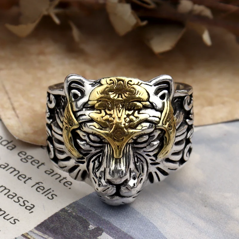 Винтажное агрессивное мужское кольцо с разделением цвета головы тигра, оригинальный дизайн, кольцо с шармом, серебряное кольцо с животным
Винтажное агрессивное мужское кольцо с разделением цвета головы тигра, оригинальный дизайн, кольцо с шармом, серебряное кольцо с животным