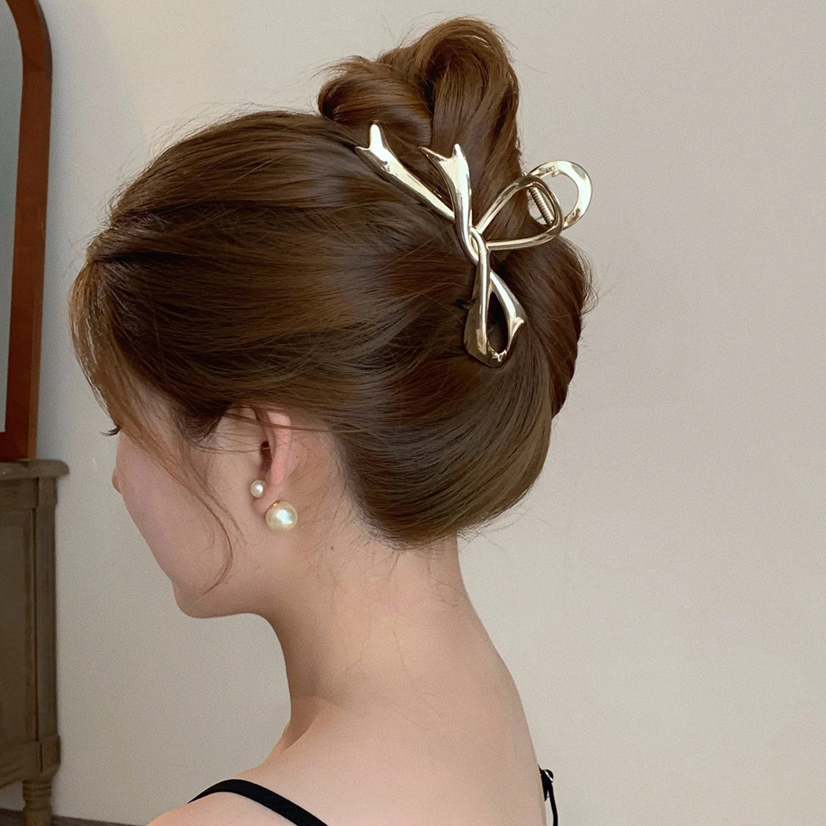 Kpop Woman Silver Color Irregular Hairpins Punk Style Metal Hair Claws Bow Women Hair Accessories Ponytail Hair Clips Headwear
Kpop Woman Silver Color Irregular Hairpins Punk Style Metal Hair Claws Bow Women Hair Accessories Ponytail Hair Clips Headwear