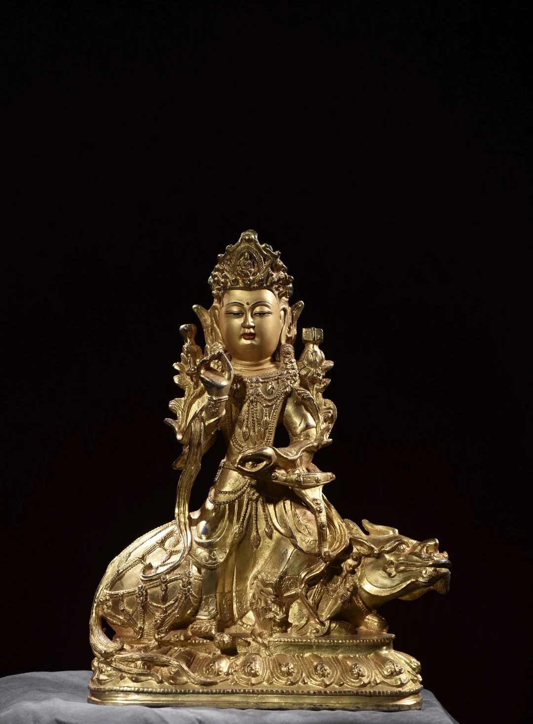 13"Tibet Temple Collection Old Bronze Gilding Cinnabar Samantabhadra Riding beast Sitting Buddha Worship Hall Town house
13"Tibet Temple Collection Old Bronze Gilding Cinnabar Samantabhadra Riding beast Sitting Buddha Worship Hall Town house