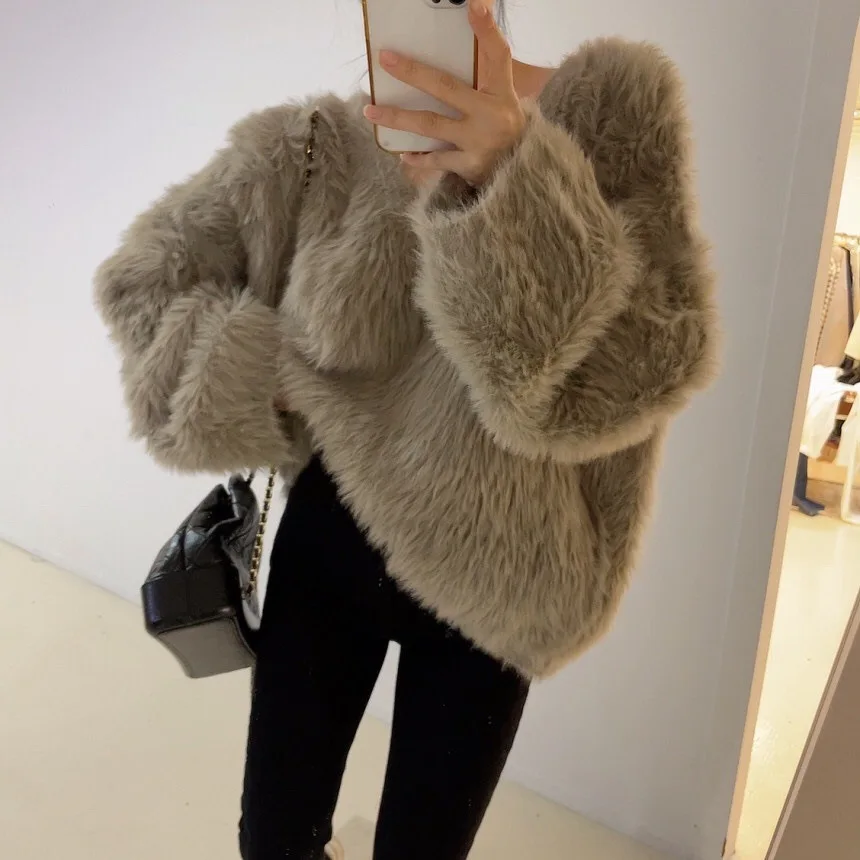 2022 Autumn and Winter V-Neck Faux Mink Knitted Tops Female Gentle Loose Set Head Faux Mink Fur Long-Sleeved Tops
2022 Autumn and Winter V-Neck Faux Mink Knitted Tops Female Gentle Loose Set Head Faux Mink Fur Long-Sleeved Tops
