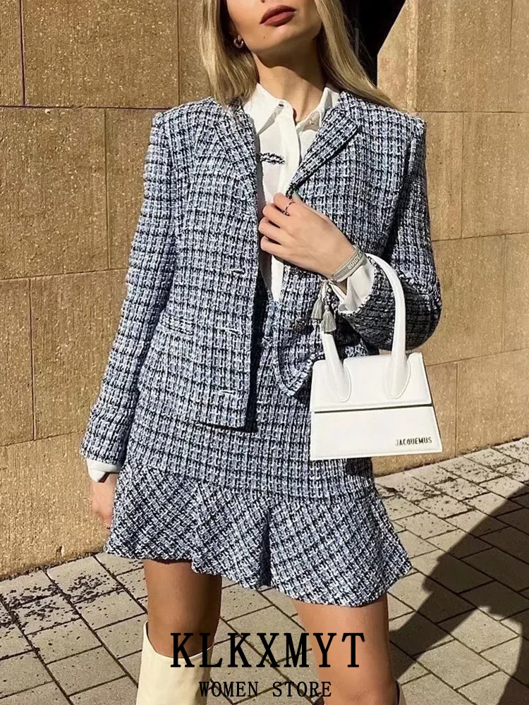 KLKXMYT ZBZA Women 2022 Spring Fashion Rhinestone Buttons Tweed Blazer Coat Vintage Long Sleeve Pockets Female Outerwear Tops
KLKXMYT ZBZA Women 2022 Spring Fashion Rhinestone Buttons Tweed Blazer Coat Vintage Long Sleeve Pockets Female Outerwear Tops