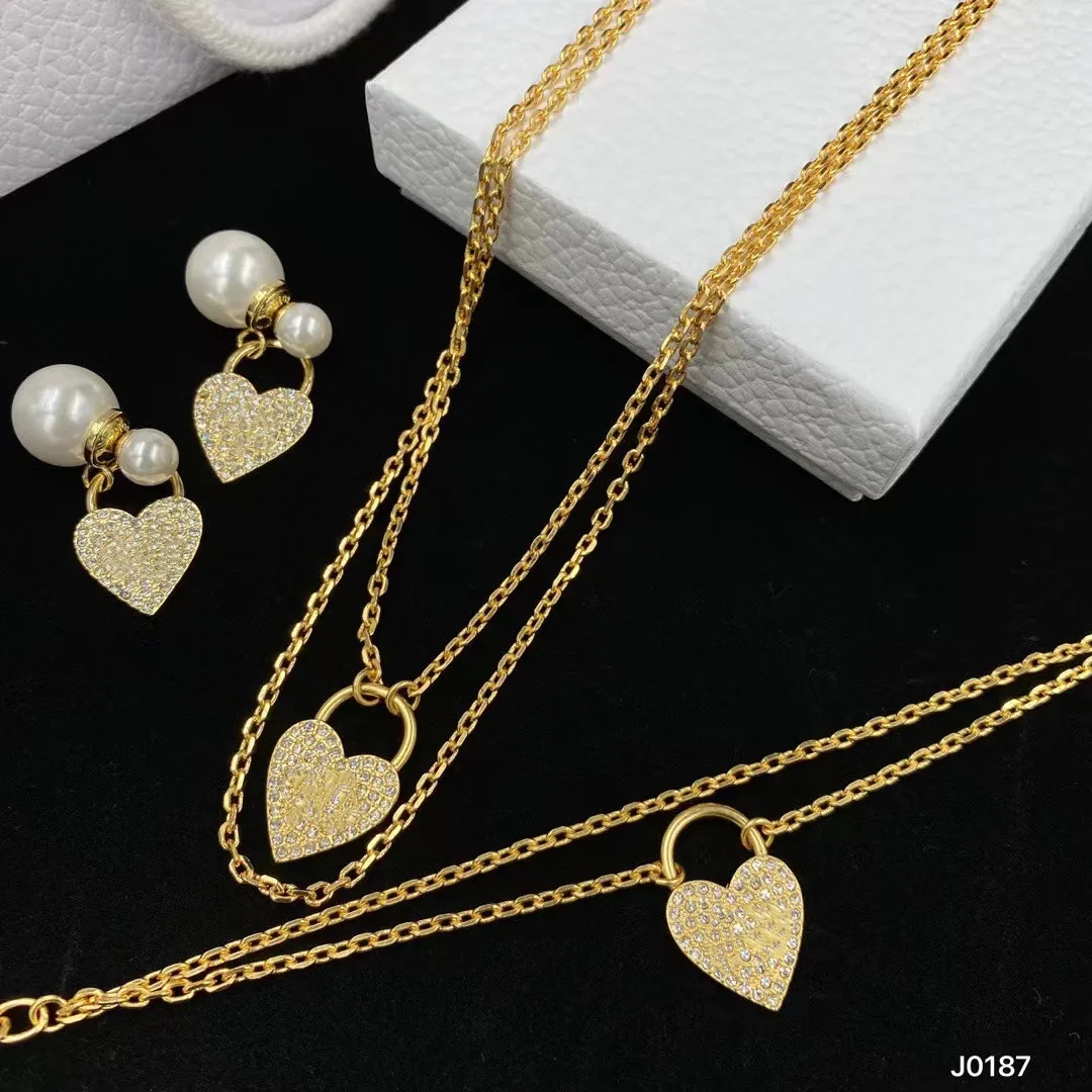 Ювелирные изделия Pure Brand, латунь, Винтаж, золото, кристалл, сердце, замок, женский браслет, серьги, набор ювелирных изделий для вечеринки, пода...
Ювелирные изделия Pure Brand, латунь, Винтаж, золото, кристалл, сердце, замок, женский браслет, серьги, набор ювелирных изделий для вечеринки, пода...