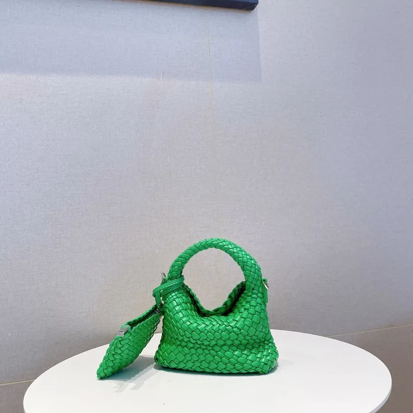 Designer Bag Luxury Woven Bucket Bags for Women Handbags 2022 Mini Shoulder Crossbody Bag Composited Bags Small Purses Tote New
Designer Bag Luxury Woven Bucket Bags for Women Handbags 2022 Mini Shoulder Crossbody Bag Composited Bags Small Purses Tote New