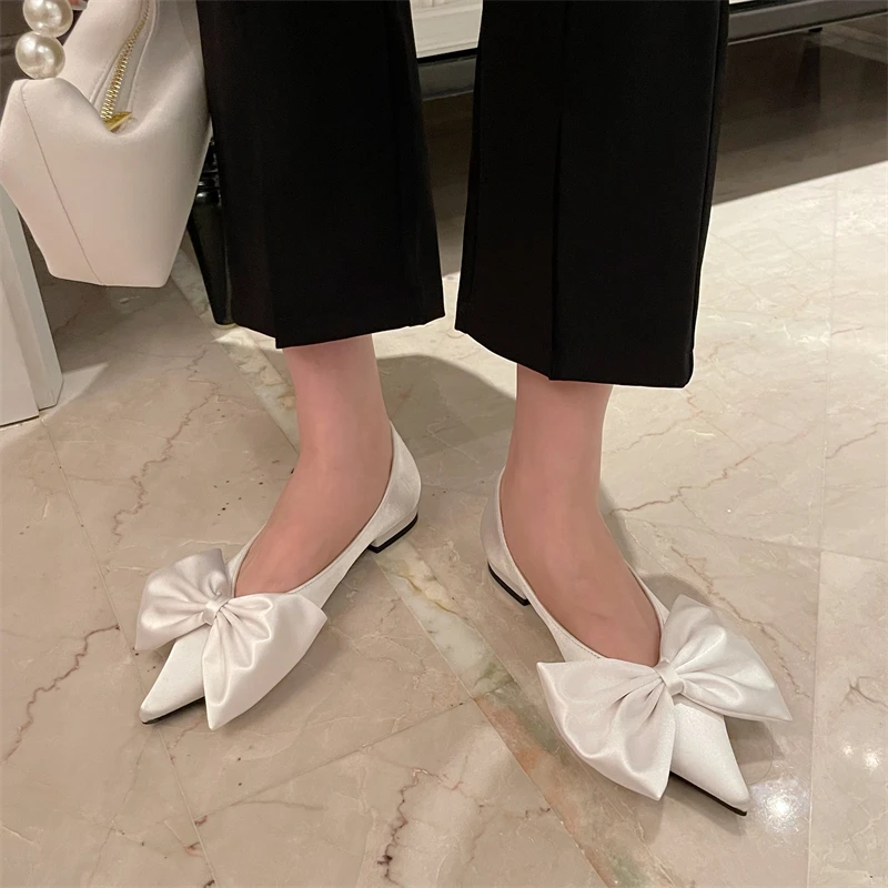 Flat Shoes Women's 2022 New Versatile Sweet Sweet Black Shallow Mouth Pointed Soft Sole Single Shoes Summer
Flat Shoes Women's 2022 New Versatile Sweet Sweet Black Shallow Mouth Pointed Soft Sole Single Shoes Summer