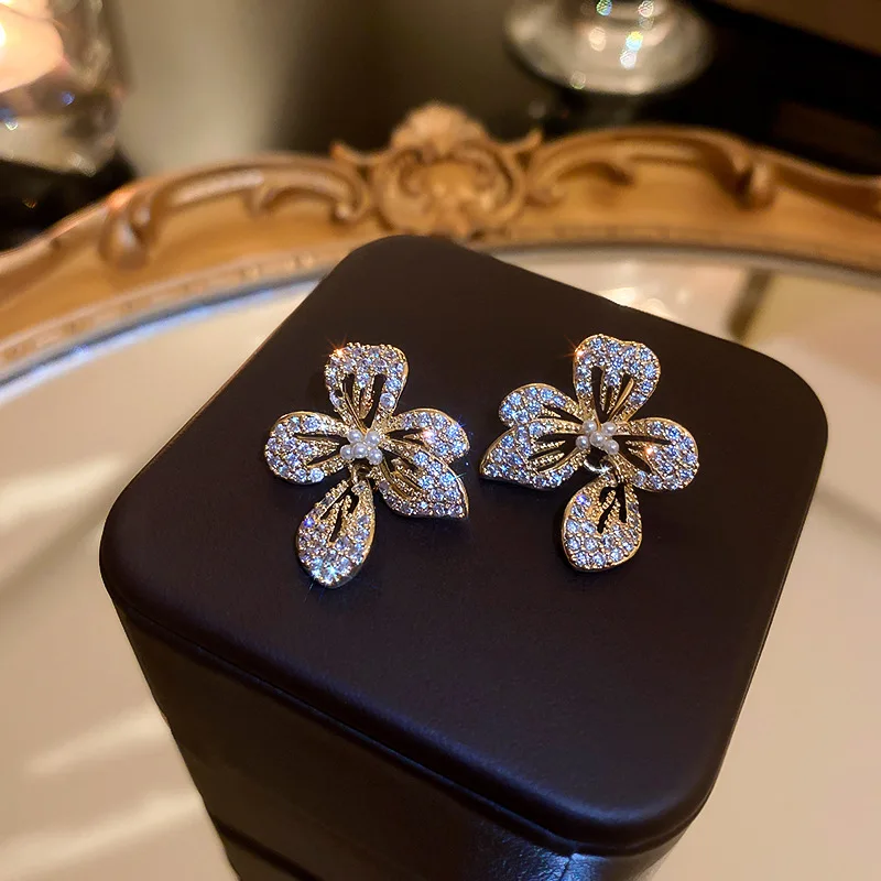 New Arrival Gorgeous Big Flower Stud Earring for Women Wedding Engage Dance Party Noble Brilliant Zircon Stone Pearl Earrings
New Arrival Gorgeous Big Flower Stud Earring for Women Wedding Engage Dance Party Noble Brilliant Zircon Stone Pearl Earrings