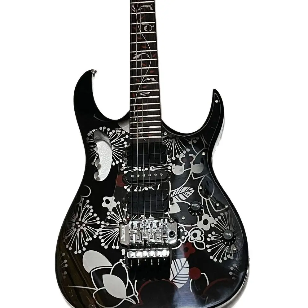 2022 New Top Electric Guitar FP-008, Floral Pattern Cover, Black Color ,Solid Body ,Ebony Fretboard Abalone inlay, Floyd Rose
2022 New Top Electric Guitar FP-008, Floral Pattern Cover, Black Color ,Solid Body ,Ebony Fretboard Abalone inlay, Floyd Rose