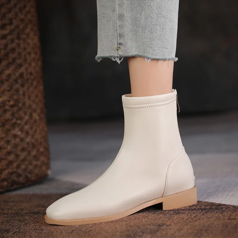 Ботинки женские резиновые на низком каблуке, с микрофиброй, на молнии
Ботинки женские резиновые на низком каблуке, с микрофиброй, на молнии