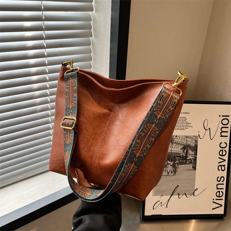 LEFTSIDE Crossbody Bags for Women 2023 Vintage Fashion Trend Small Leather Design Pillow Shoulder Handbags and Purses
LEFTSIDE Crossbody Bags for Women 2023 Vintage Fashion Trend Small Leather Design Pillow Shoulder Handbags and Purses