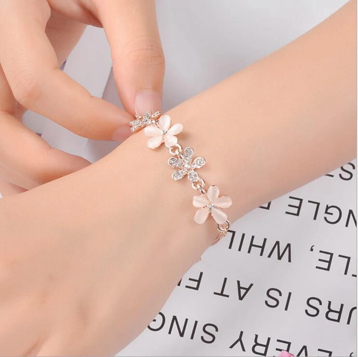 

Women Flower Bracelets Cat Eye Opal Chain Anklets Fashion Charm Popular Trendy Accessories Link Anklet Bangles Jewelry