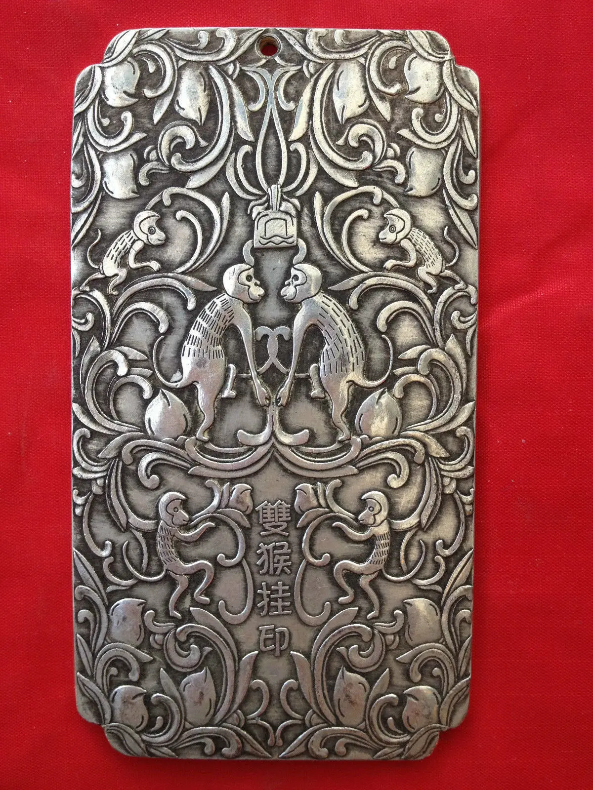 Ssangyong Cina Penjarahan Harta Tibet Perak Bullion Patung Thanka Diukir Ganda DDragon Bermain Manik-manik
Ssangyong Cina Penjarahan Harta Tibet Perak Bullion Patung Thanka Diukir Ganda DDragon Bermain Manik-manik