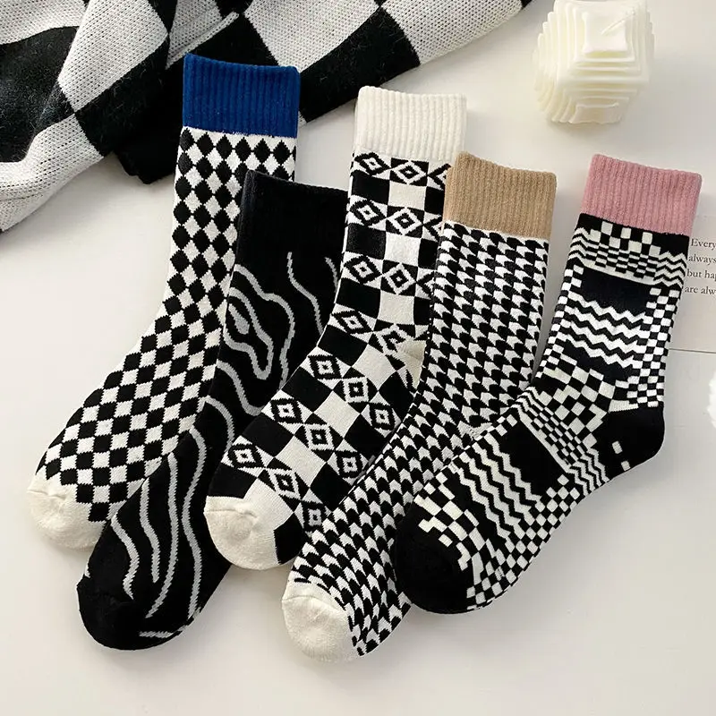 Autumn Winter Thickening Fleece Women's New Tube Terry Ins Black and White Diamond Lattice Warm Towel High Quality Socks
Autumn Winter Thickening Fleece Women's New Tube Terry Ins Black and White Diamond Lattice Warm Towel High Quality Socks