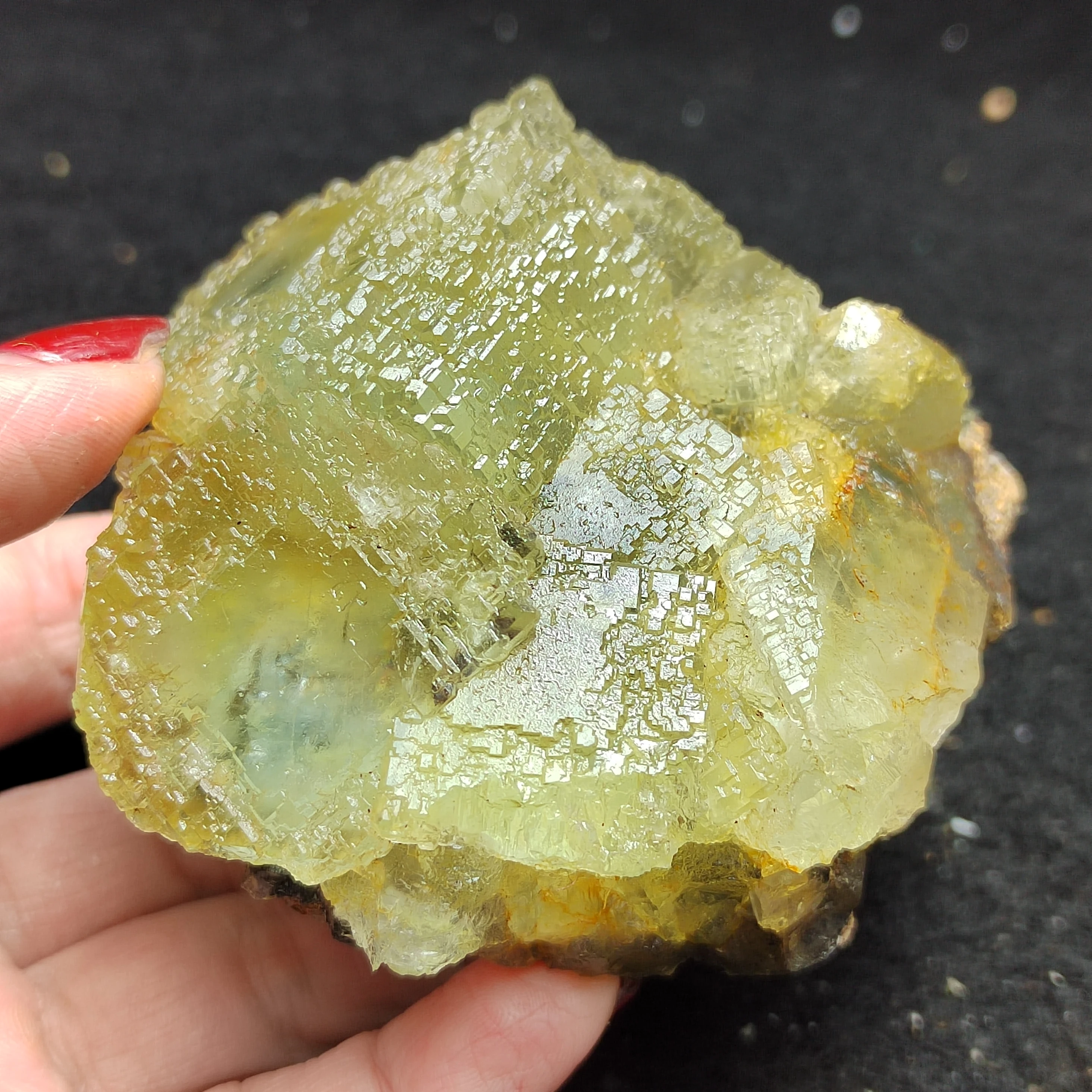 

353.4gNatural grass green ladder Fluorite Crystal home decoration mineral specimen aura meditation round vein Teaching