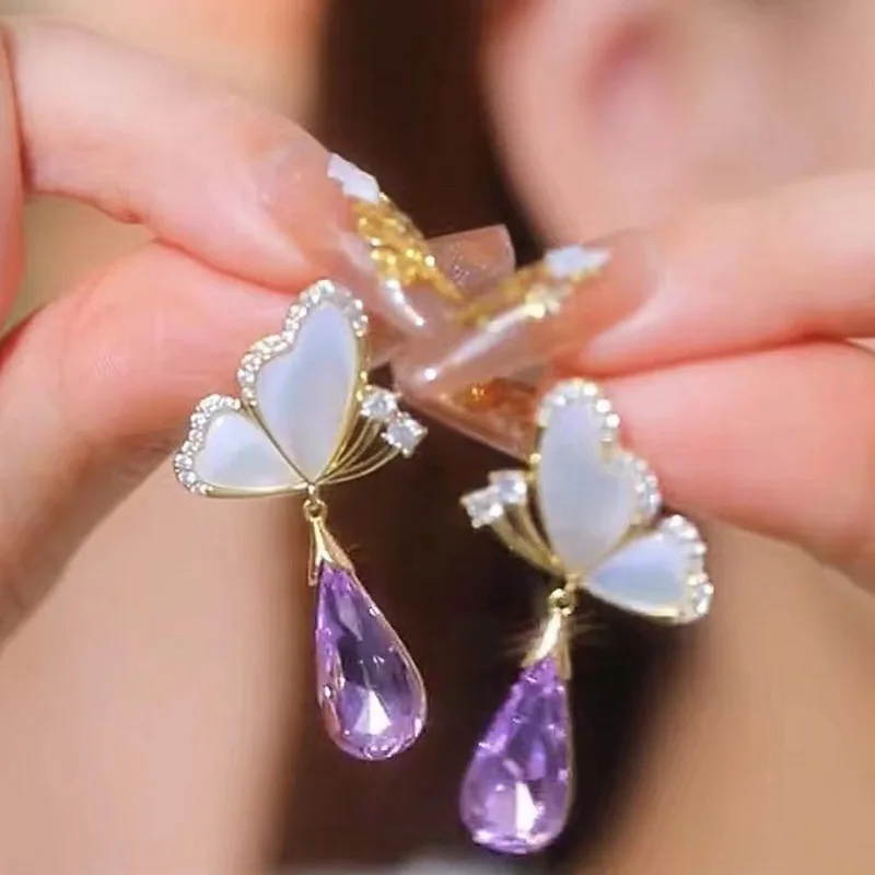Cute Pink Butterfly Crystal Zircon Stud Earrings for Women Elegant Pearl Water Drop Pendant Earring Wedding Party Jewelry Gift
Cute Pink Butterfly Crystal Zircon Stud Earrings for Women Elegant Pearl Water Drop Pendant Earring Wedding Party Jewelry Gift