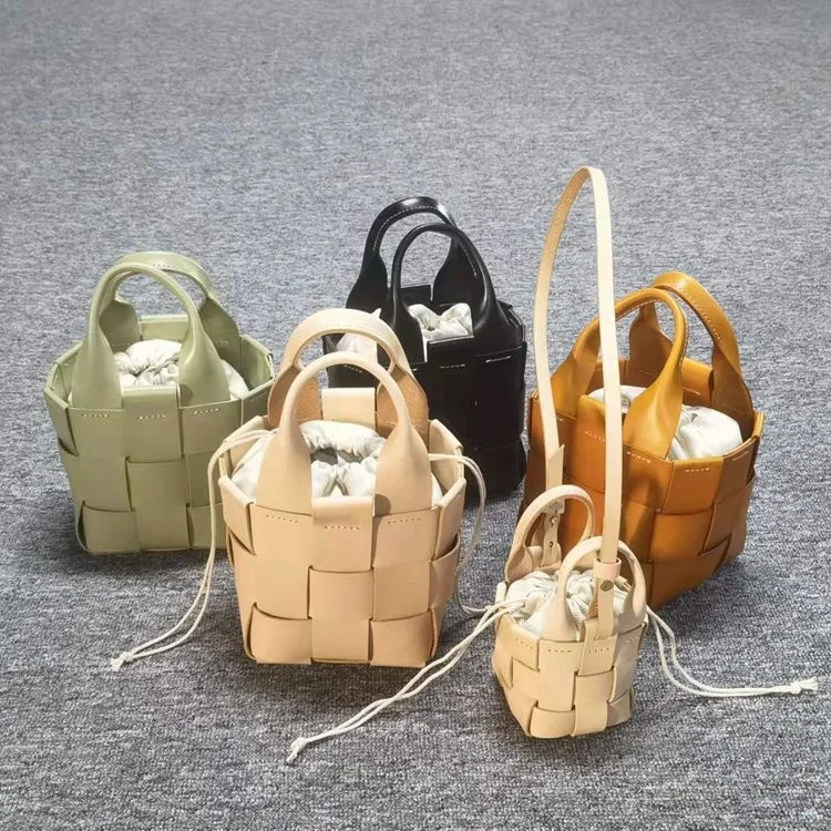 2022 New Women Handbag 100% Genuine Leather Luxury Brand Woven Cloud Bag Shoulder Bag Fashion Handmade All-match Party Bag
2022 New Women Handbag 100% Genuine Leather Luxury Brand Woven Cloud Bag Shoulder Bag Fashion Handmade All-match Party Bag