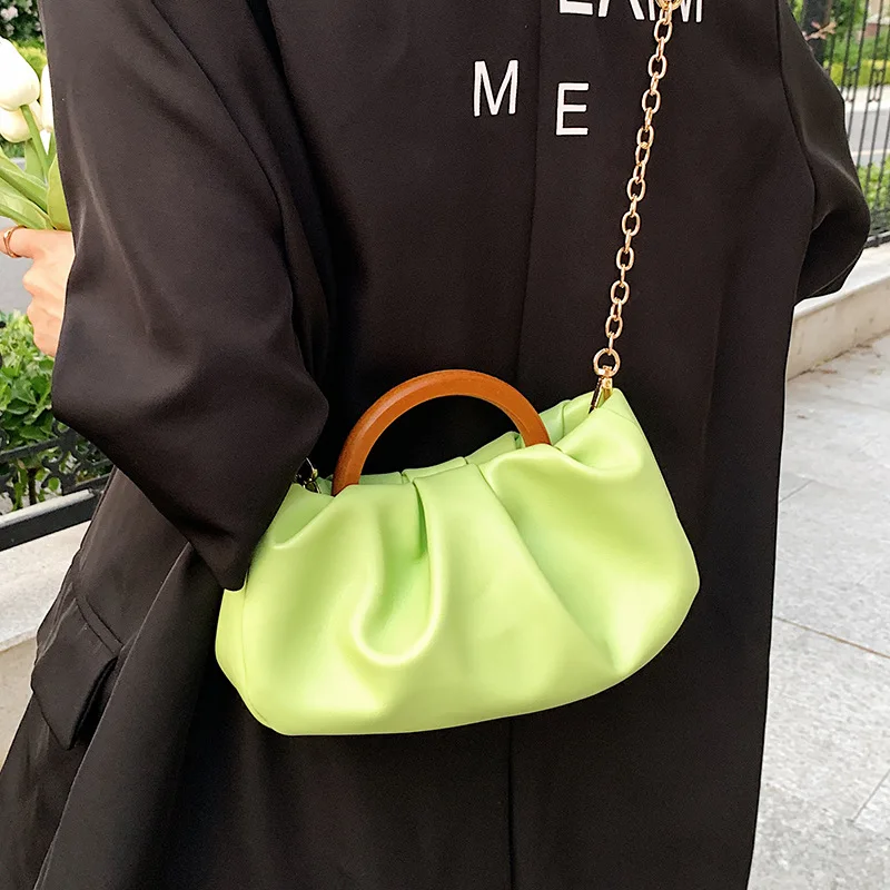 Personality casual ladies bag summer 2022 new fashion fashion hand-held pleated cloud bag high-end all-match messenger bag
Personality casual ladies bag summer 2022 new fashion fashion hand-held pleated cloud bag high-end all-match messenger bag
