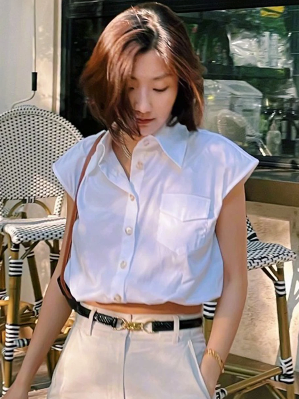 Sleeveless White Casual Shirt Women Top Cotton Pocket Lapel Elastic Hem Cardigan Tops Fashion French Style Short Blouses Summer
Sleeveless White Casual Shirt Women Top Cotton Pocket Lapel Elastic Hem Cardigan Tops Fashion French Style Short Blouses Summer