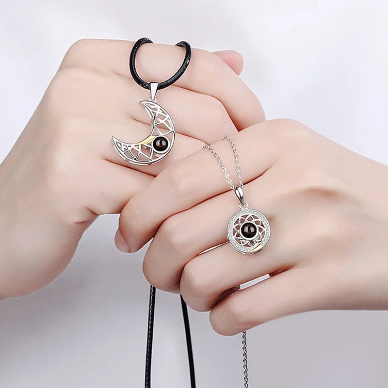100 Languages Sun Moon Magnet Puzzle Couple Necklaces Jewelry Creative I Love You Projection Pendant Memory Valentine's Day Gift
100 Languages Sun Moon Magnet Puzzle Couple Necklaces Jewelry Creative I Love You Projection Pendant Memory Valentine's Day Gift