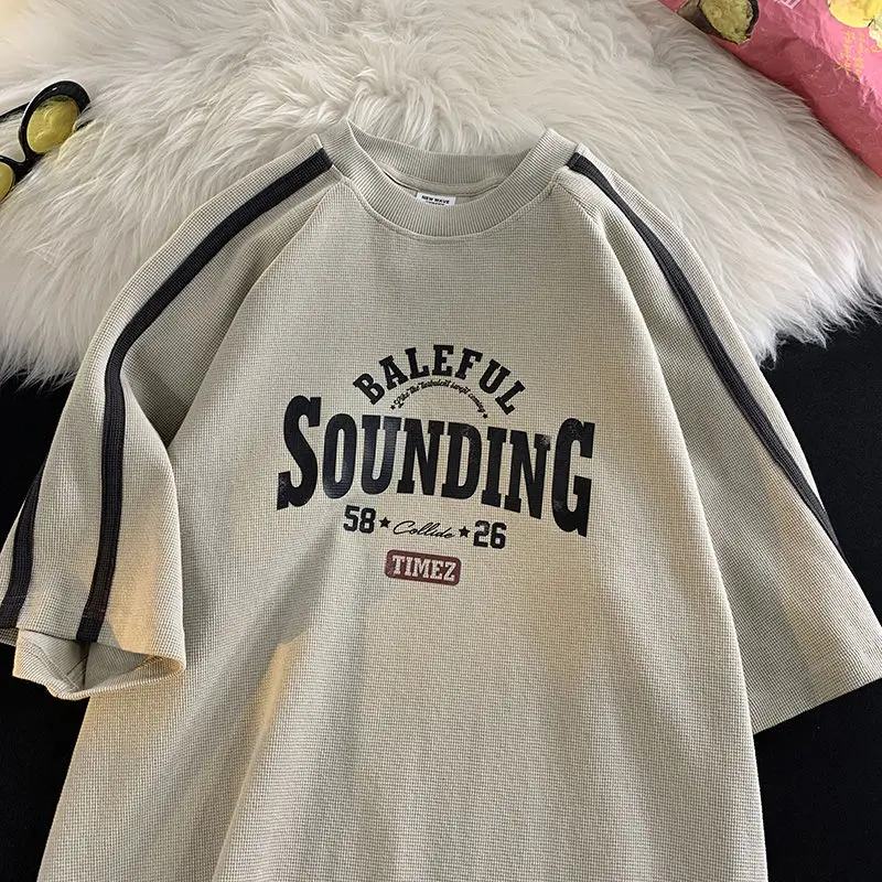 Vintage Personalized Waffle Letter Printing Graphic T-shirt American Street Men and Women Casual Loose Couple Short Sleeve Top
Vintage Personalized Waffle Letter Printing Graphic T-shirt American Street Men and Women Casual Loose Couple Short Sleeve Top