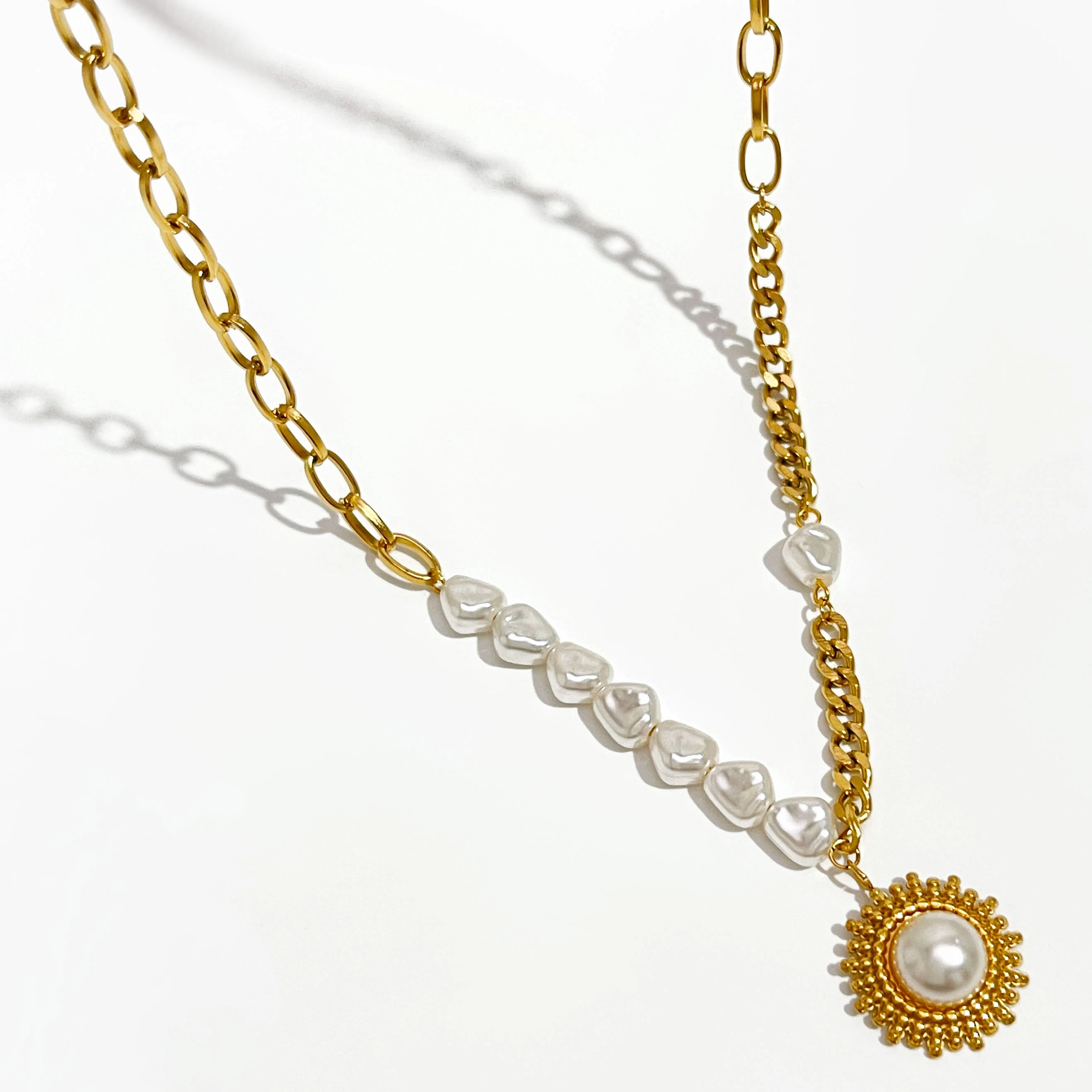 Peri'sbox Gold Color Mix Chain Irregular Baroque Pearl Necklace for Women Big Sun Flower Titanium Steel Necklace Non Tarnish
Peri'sbox Gold Color Mix Chain Irregular Baroque Pearl Necklace for Women Big Sun Flower Titanium Steel Necklace Non Tarnish
