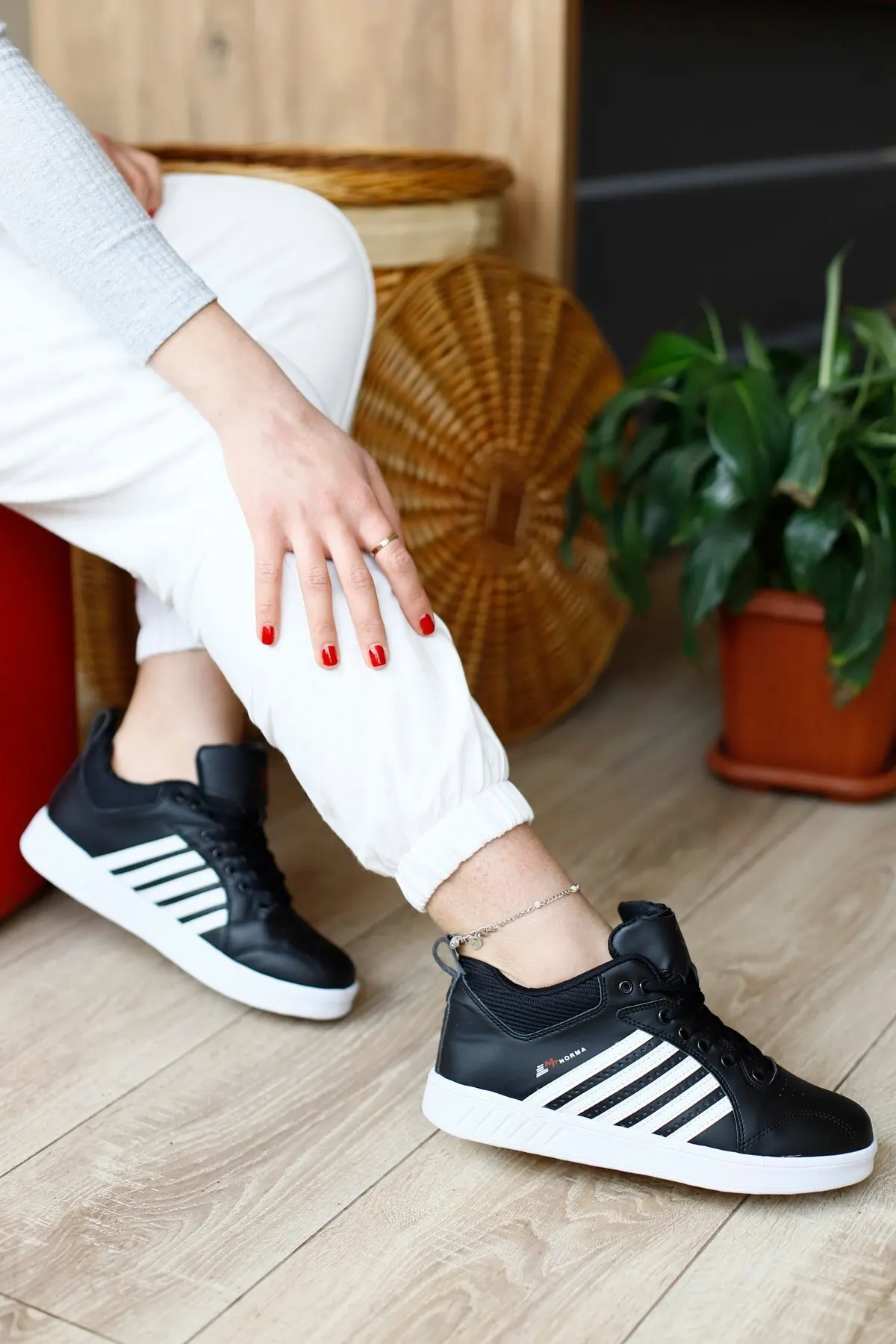 Unisex Sneakers Casual Fashion Comfortable Platform Female Vulcanized Shoes High-Top Sneakers
Unisex Sneakers Casual Fashion Comfortable Platform Female Vulcanized Shoes High-Top Sneakers