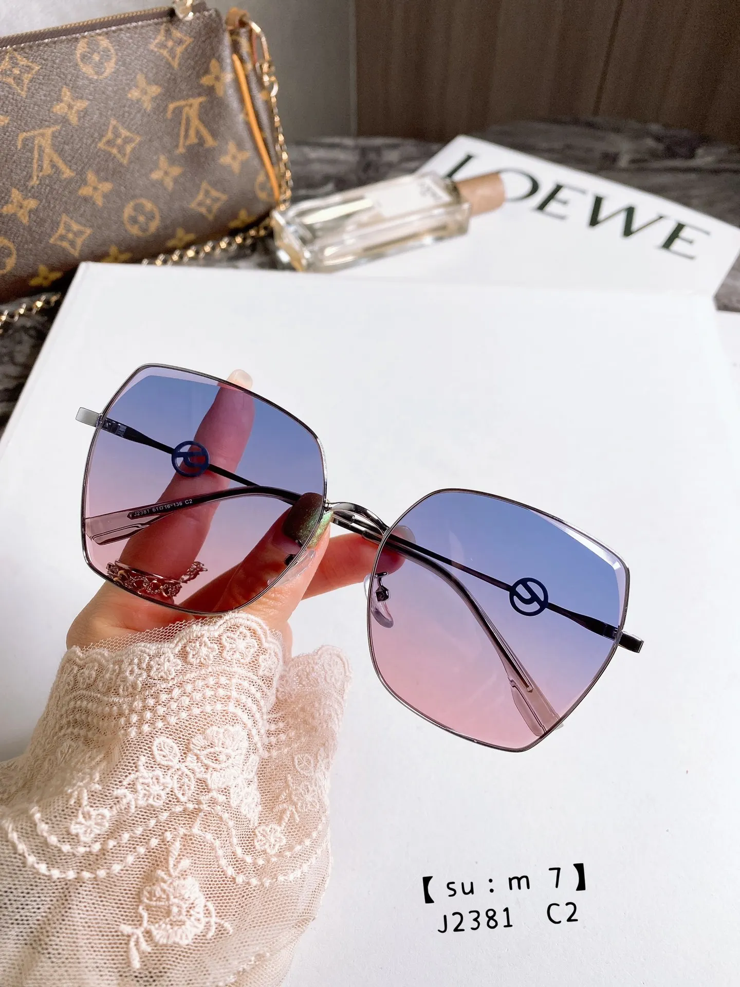 New Frame Ultra Light Ultra Clear Polarizing Sunglasses With Prescription Glasses And Women's Sunglasses The Butterfly Shape 
New Frame Ultra Light Ultra Clear Polarizing Sunglasses With Prescription Glasses And Women's Sunglasses The Butterfly Shape