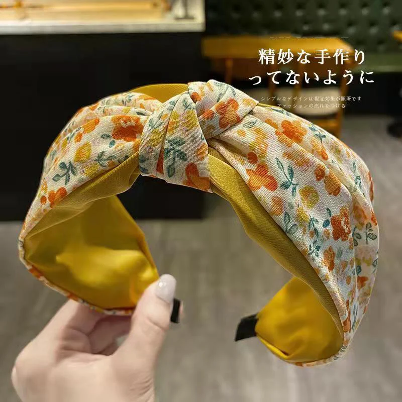 2022 Summer New Floral Wide-Brimmed Headband Ladies Holiday Style Casual Cross Knot Hairband Headwear
2022 Summer New Floral Wide-Brimmed Headband Ladies Holiday Style Casual Cross Knot Hairband Headwear