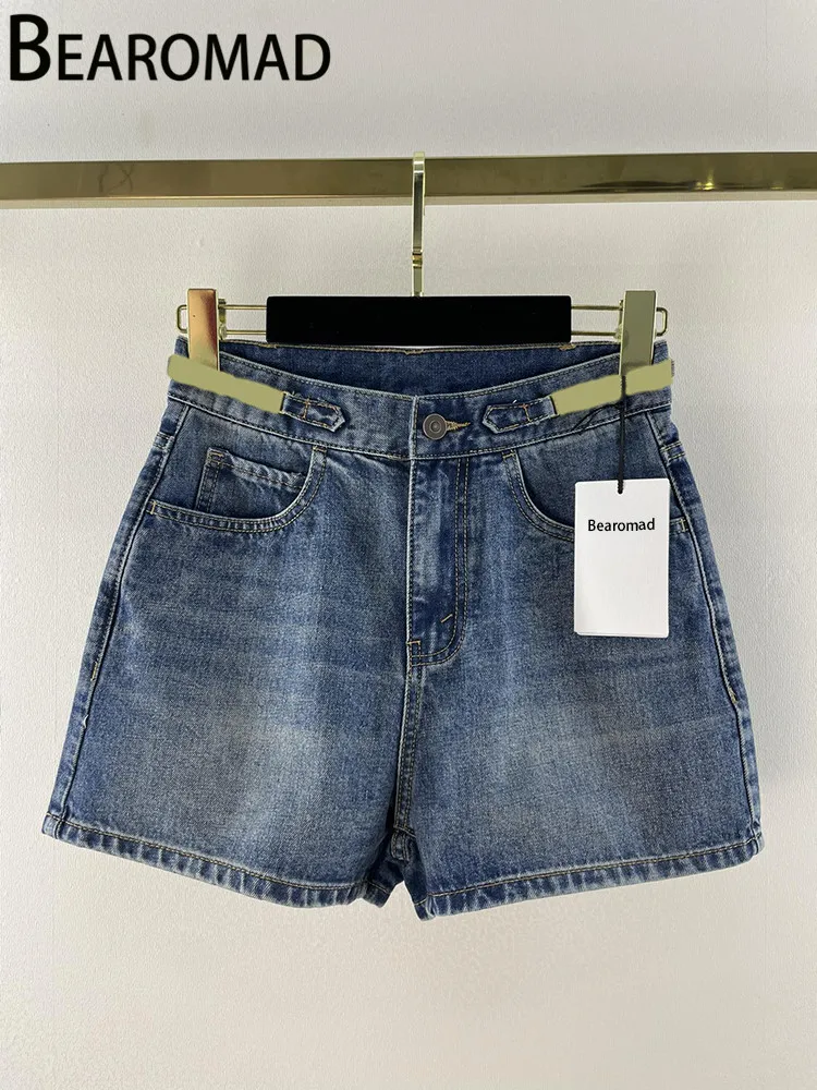 Bearomad Designer Fashion Summer Slim Vintage Light Blue Denim Shorts Women's Pockets Metal Chain Regular Waist Casual Jeans
Bearomad Designer Fashion Summer Slim Vintage Light Blue Denim Shorts Women's Pockets Metal Chain Regular Waist Casual Jeans