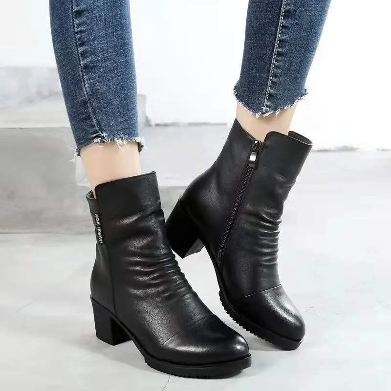 2022 New Autumn Women's Shoes Leather Boots Women Fashion Winter Boots Women Flats Non-slip Warm Thick-soled Shoes Women
2022 New Autumn Women's Shoes Leather Boots Women Fashion Winter Boots Women Flats Non-slip Warm Thick-soled Shoes Women